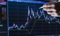单日换手近59%！“3倍牛”续创天量成交 400余股月换手翻倍 这些方向热度大增
